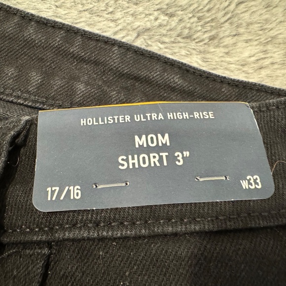 Hollister Ultra High Rise Mom Shorts 3" - Black, Distressed - Size 17/16, w33 - Picture 4 of 7